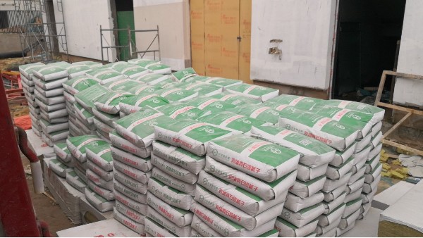 外墻真石漆膩子施工時需要注意哪些方面？