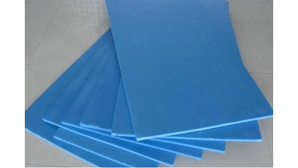 地暖鋪設(shè)選擇擠塑板還是白晶板？